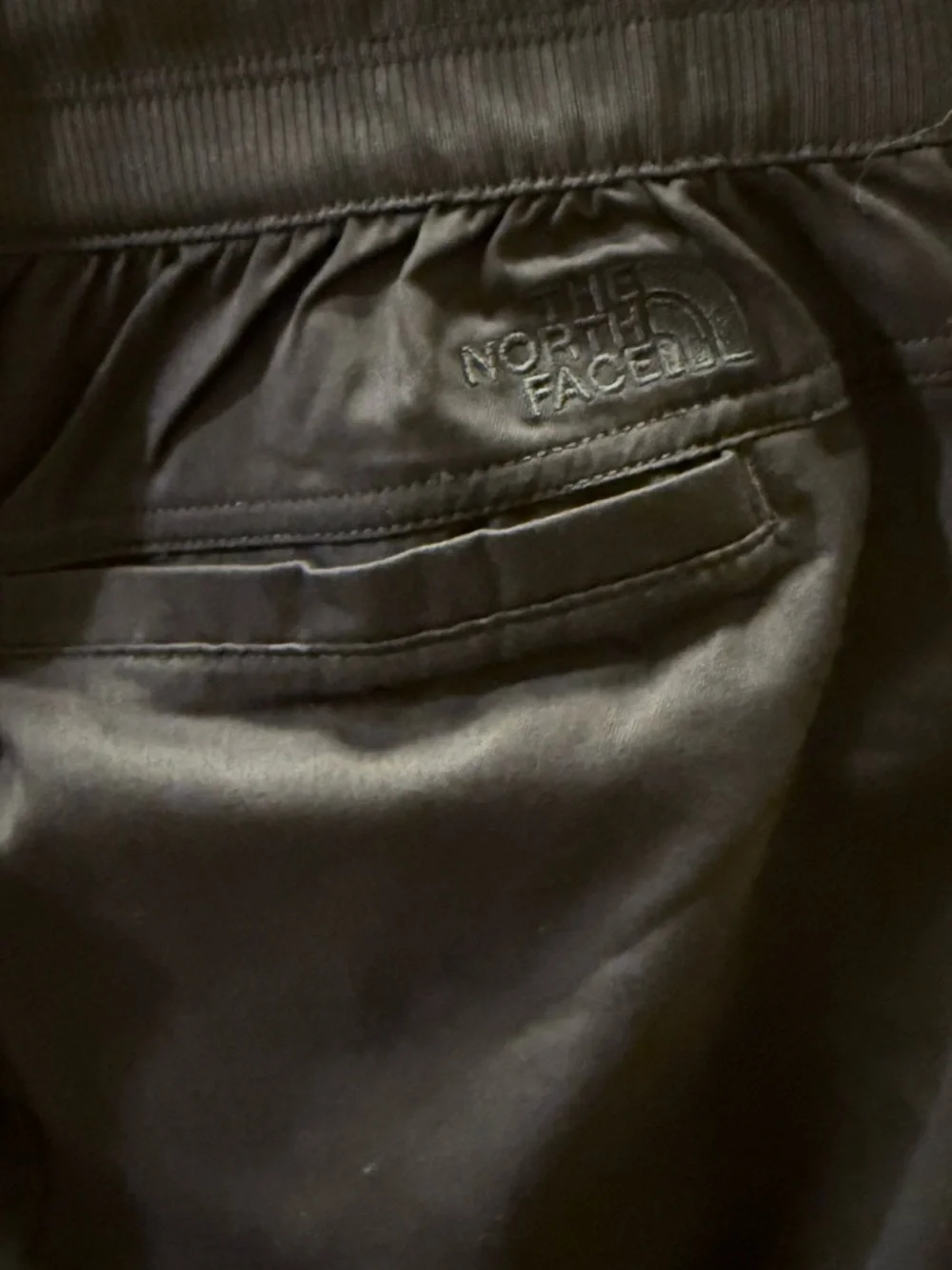 The North Face woman's like new Black Jogger pants size M - Picture 5 of 8